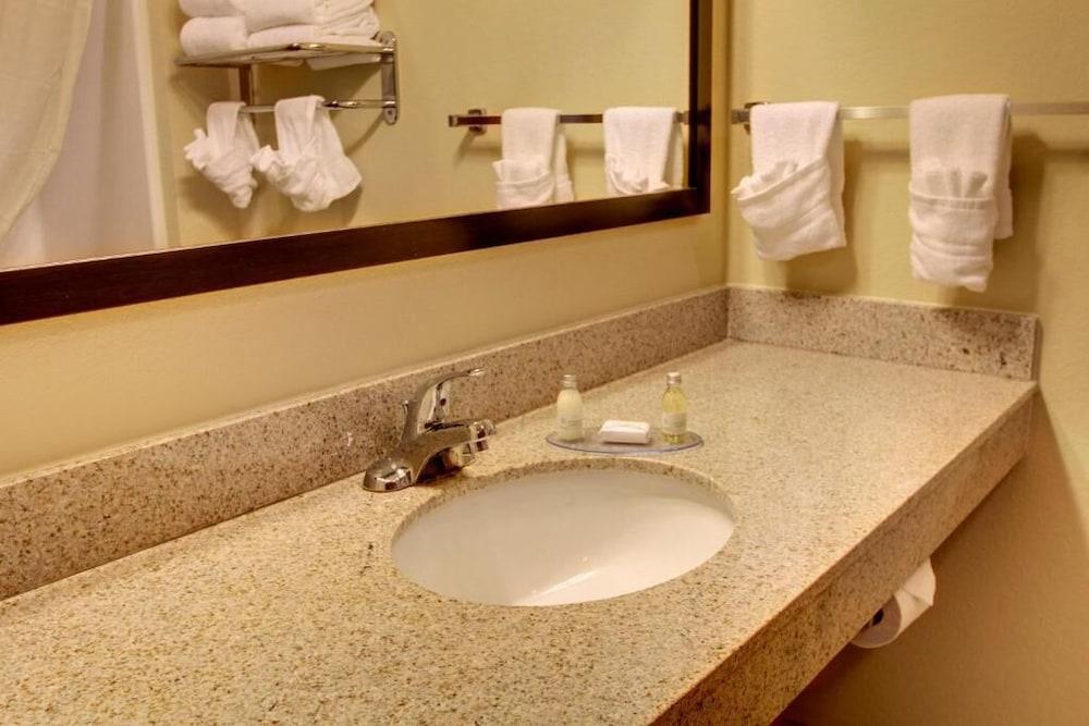 Cobblestone Hotel&Suites - Salem Extérieur photo