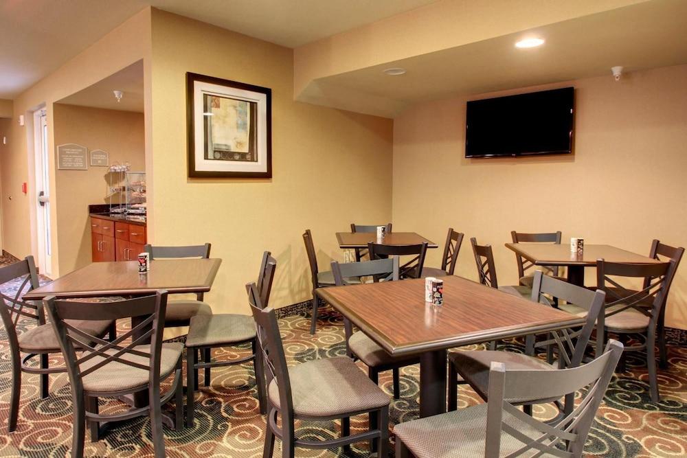 Cobblestone Hotel&Suites - Salem Extérieur photo