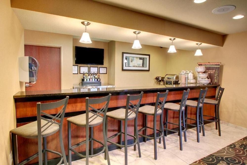 Cobblestone Hotel&Suites - Salem Extérieur photo